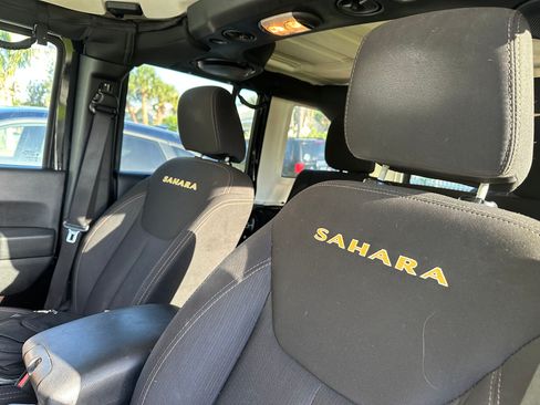 Used 2014 Jeep Wrangler Unlimited Sahara w/ Max Tow Package AWD/4WD image 5