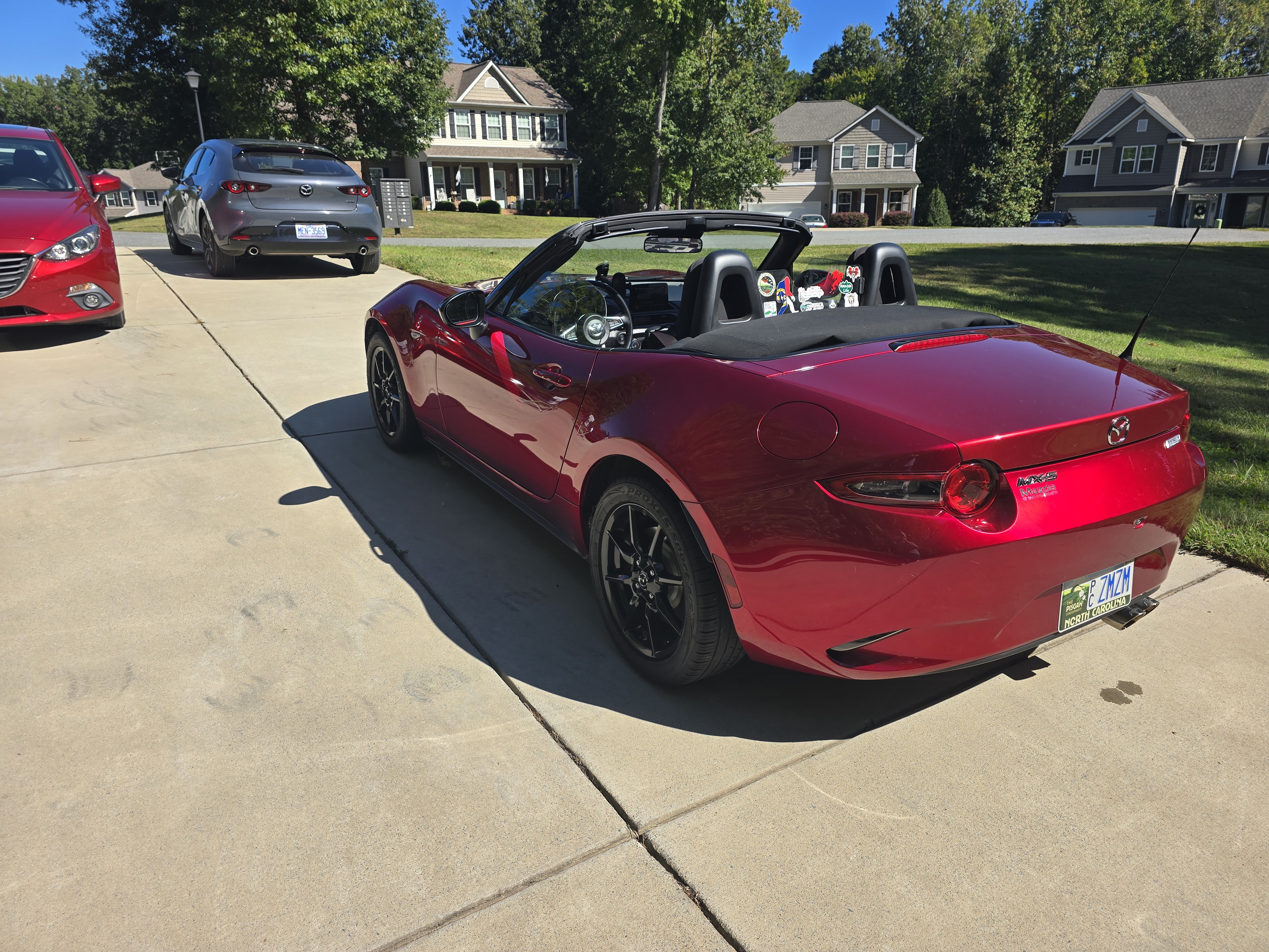 Used 2019 MAZDA MX-5 Miata Sport w/ I-ACTIVSENSE Sport Package RWD image 2