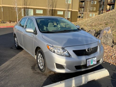 Used 2010 Toyota Corolla LE image 2