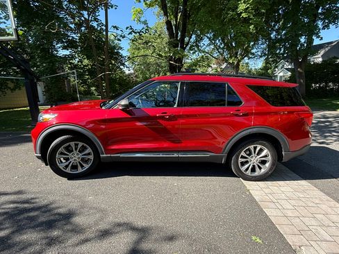 Used 2020 Ford Explorer XLT w/ Equipment Group 202A AWD/4WD image 5