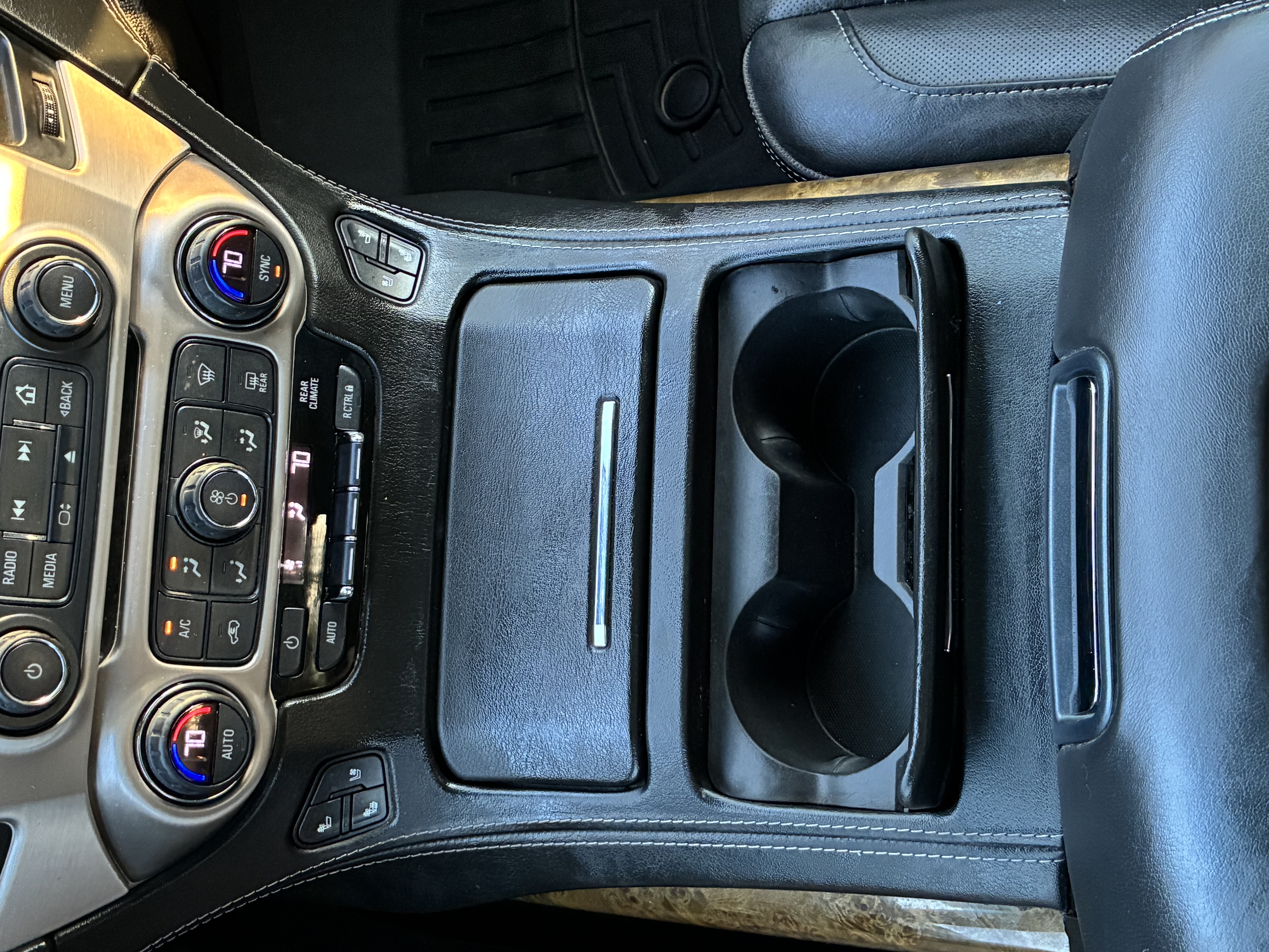 Used 2017 GMC Yukon Denali RWD image 18