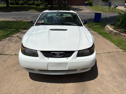 Used 2000 Ford Mustang Coupe RWD image 2