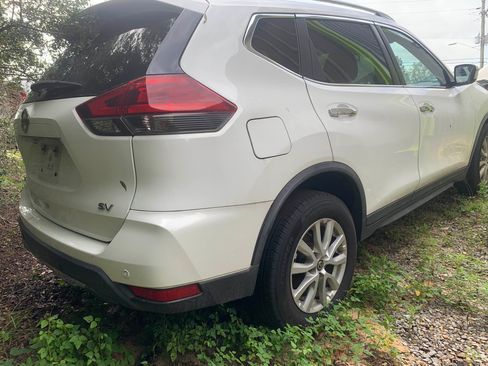 Used 2020 Nissan Rogue SV image 2