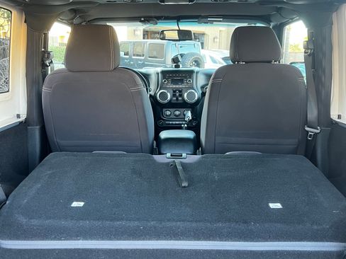 Used 2014 Jeep Wrangler Sahara image 14