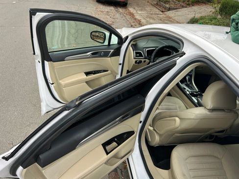 Used 2016 Ford Fusion SE image 11