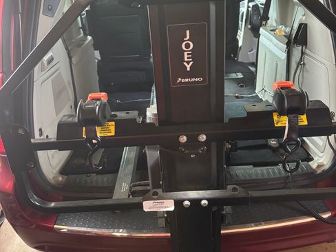 Used 2015 Chrysler Town & Country Limited Platinum w/ Trailer Tow Group FWD image 9
