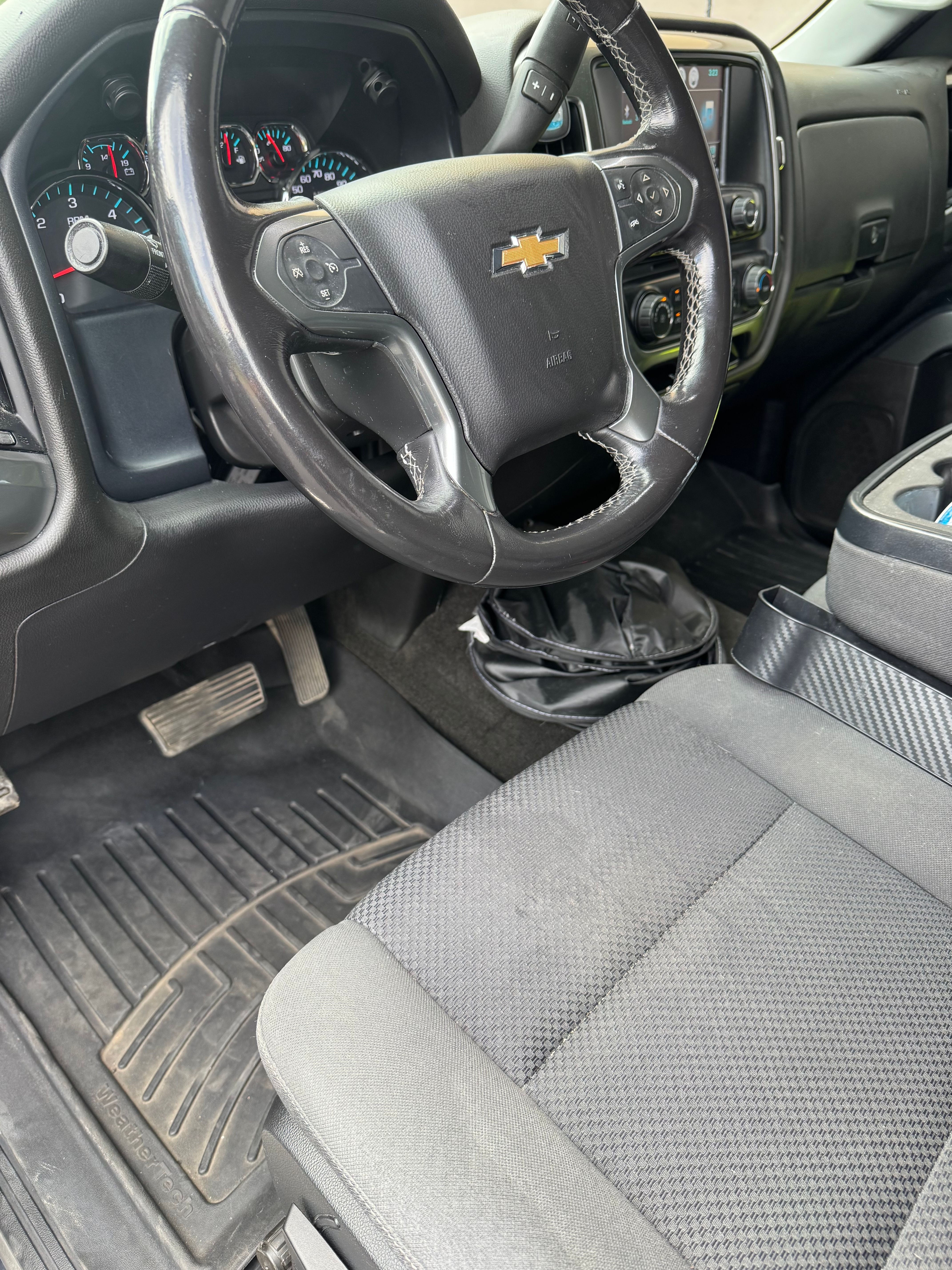 Used 2018 Chevrolet Silverado 1500 LT AWD/4WD image 11