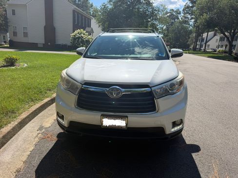Used 2014 Toyota Highlander Limited Platinum AWD/4WD image 2