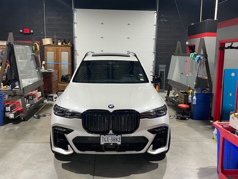Used 2021 BMW X7 xDrive40i w/ M Sport Package AWD/4WD image 2