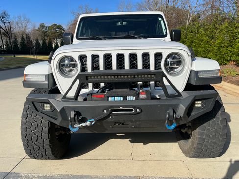Used 2020 Jeep Gladiator Overland image 4