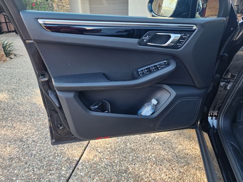 Used 2023 Porsche Macan image 20