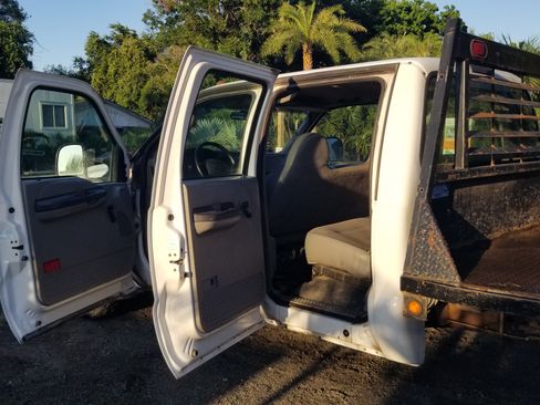 Used 2006 Ford F350 2WD Crew Cab DRW Super Duty image 12