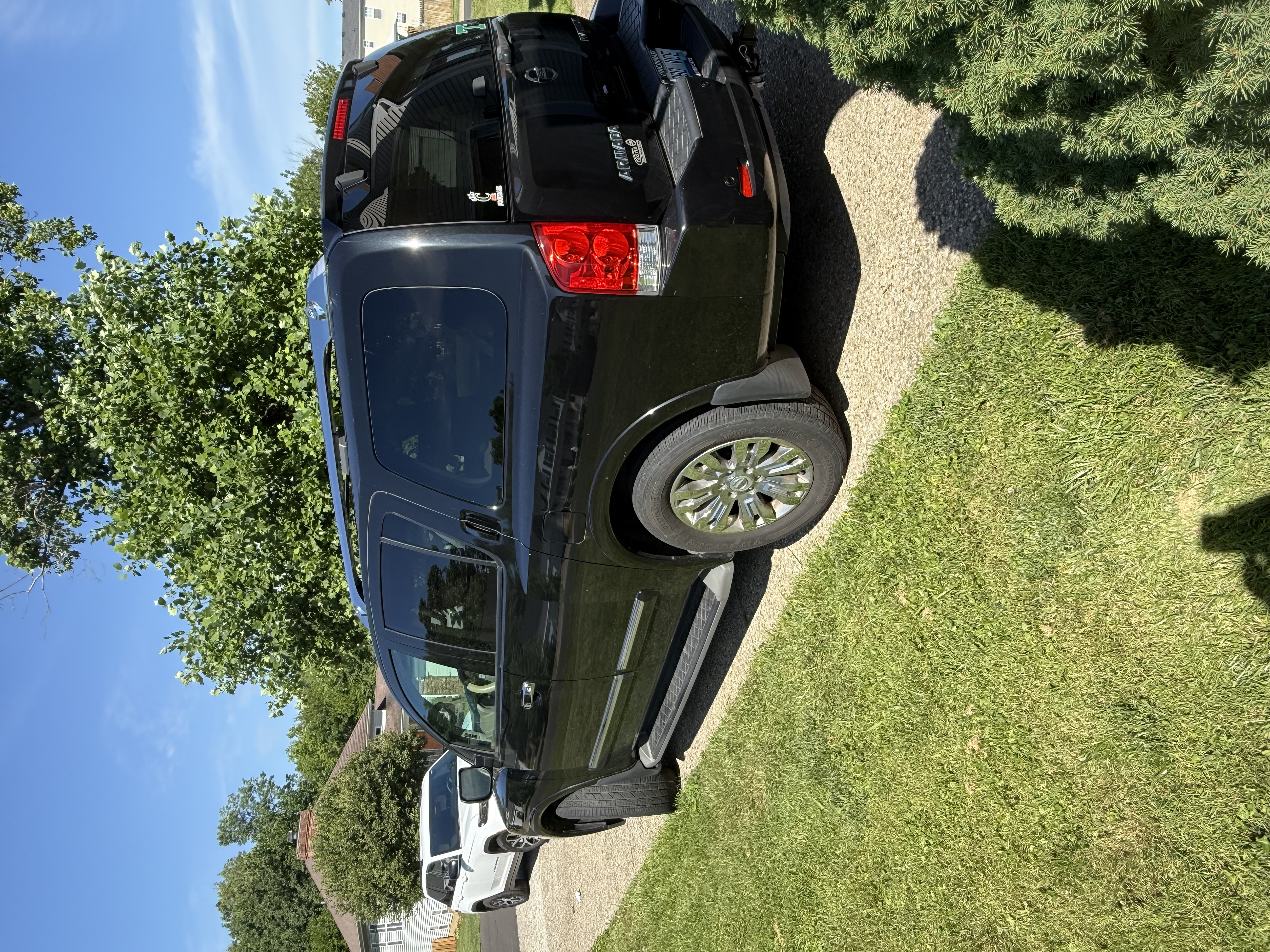 Used 2015 Nissan Armada Platinum w/ 2nd Row Captain Seat Package AWD/4WD image 4