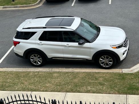 Used 2023 Ford Explorer XLT w/ Equipment Group 202A image 14