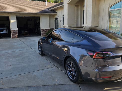 Used 2023 Tesla Model 3 Standard Range image 6