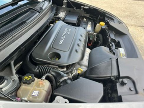 Used 2016 Jeep Cherokee Latitude w/ Cold Weather Group FWD image 15