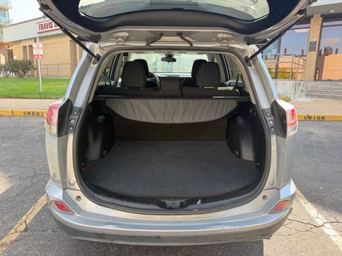 Used 2017 Toyota RAV4 LE FWD image 9