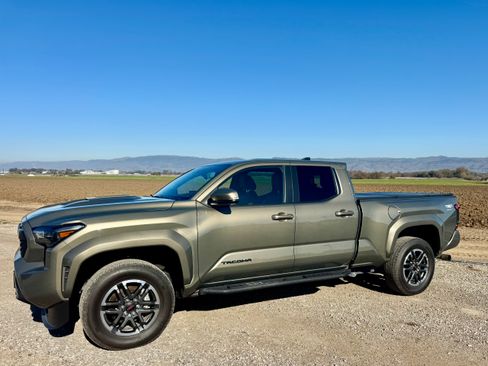 Used 2025 Toyota Tacoma TRD Sport image 8
