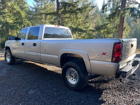 Used 2005 Chevrolet Silverado 2500 LT w/ Heavy-Duty Power Package image 5