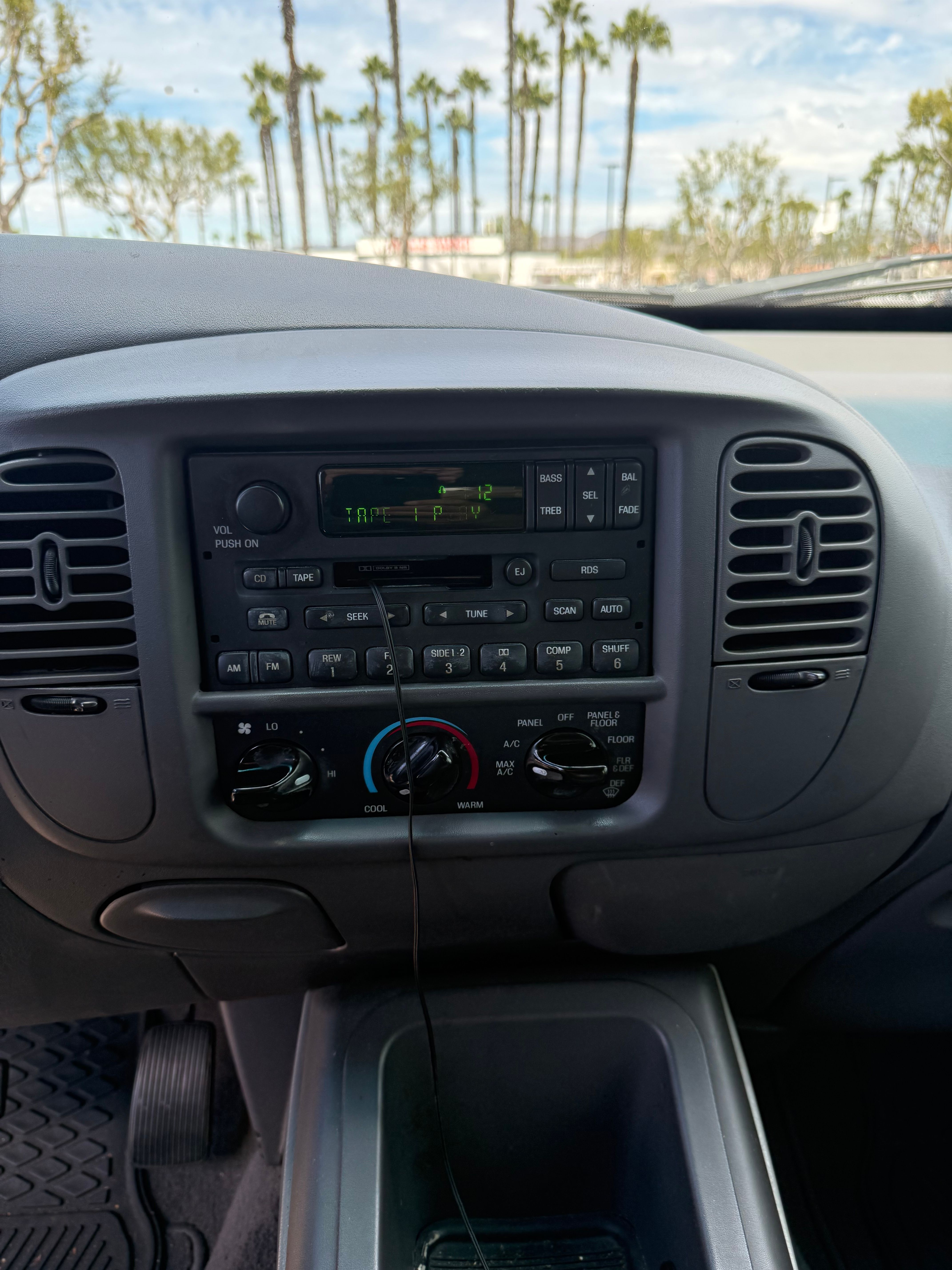 Used 2000 Ford Expedition XLT RWD image 9