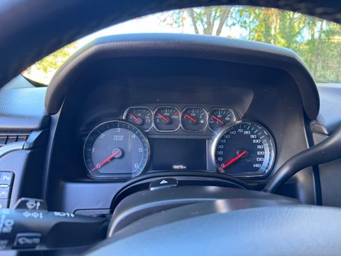 Used 2019 Chevrolet Suburban LT image 6