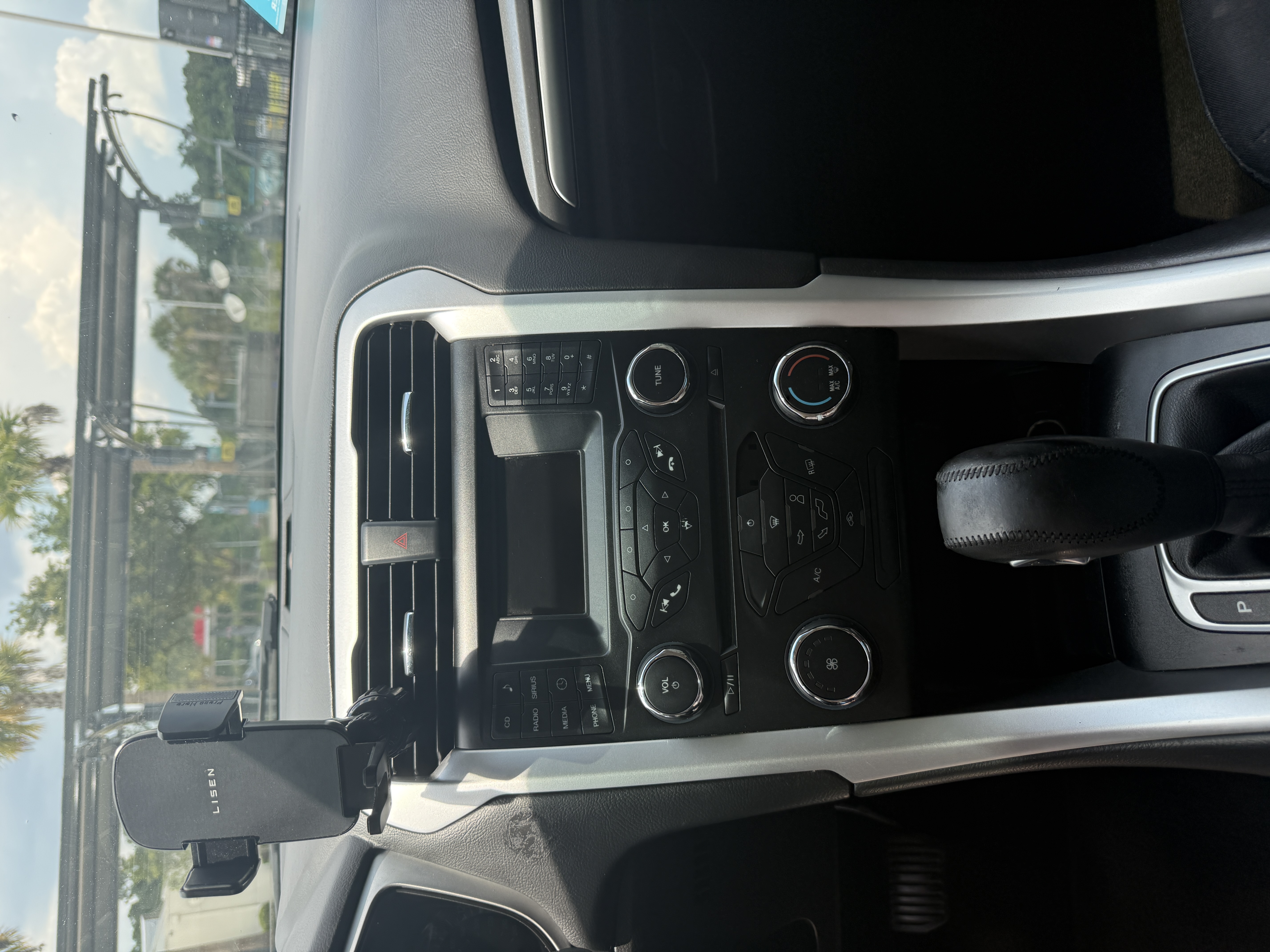 Used 2014 Ford Fusion SE FWD image 10