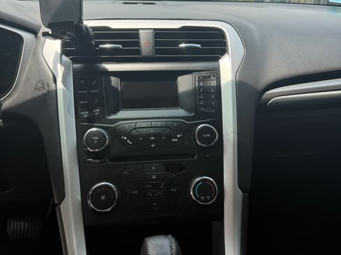 Used 2014 Ford Fusion SE FWD image 10