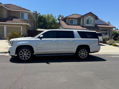 Used 2015 GMC Yukon XL Denali AWD/4WD image 5