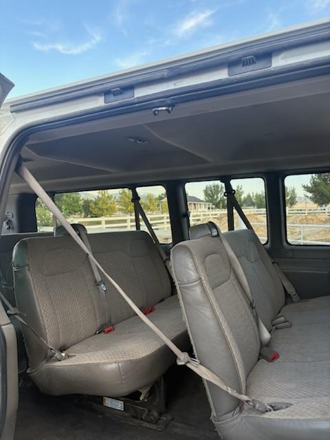Used 2017 Chevrolet Express 3500 LT w/ LT Preferred Equipment Group RWD image 4