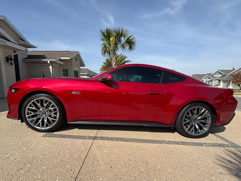 Used 2024 Ford Mustang GT Premium image 4