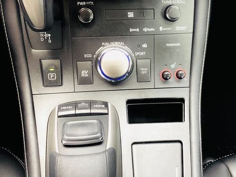 Used 2015 Lexus CT 200h w/ Navigation Package FWD image 16