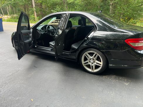 Used 2010 Mercedes-Benz C 300 4MATIC Sedan image 2