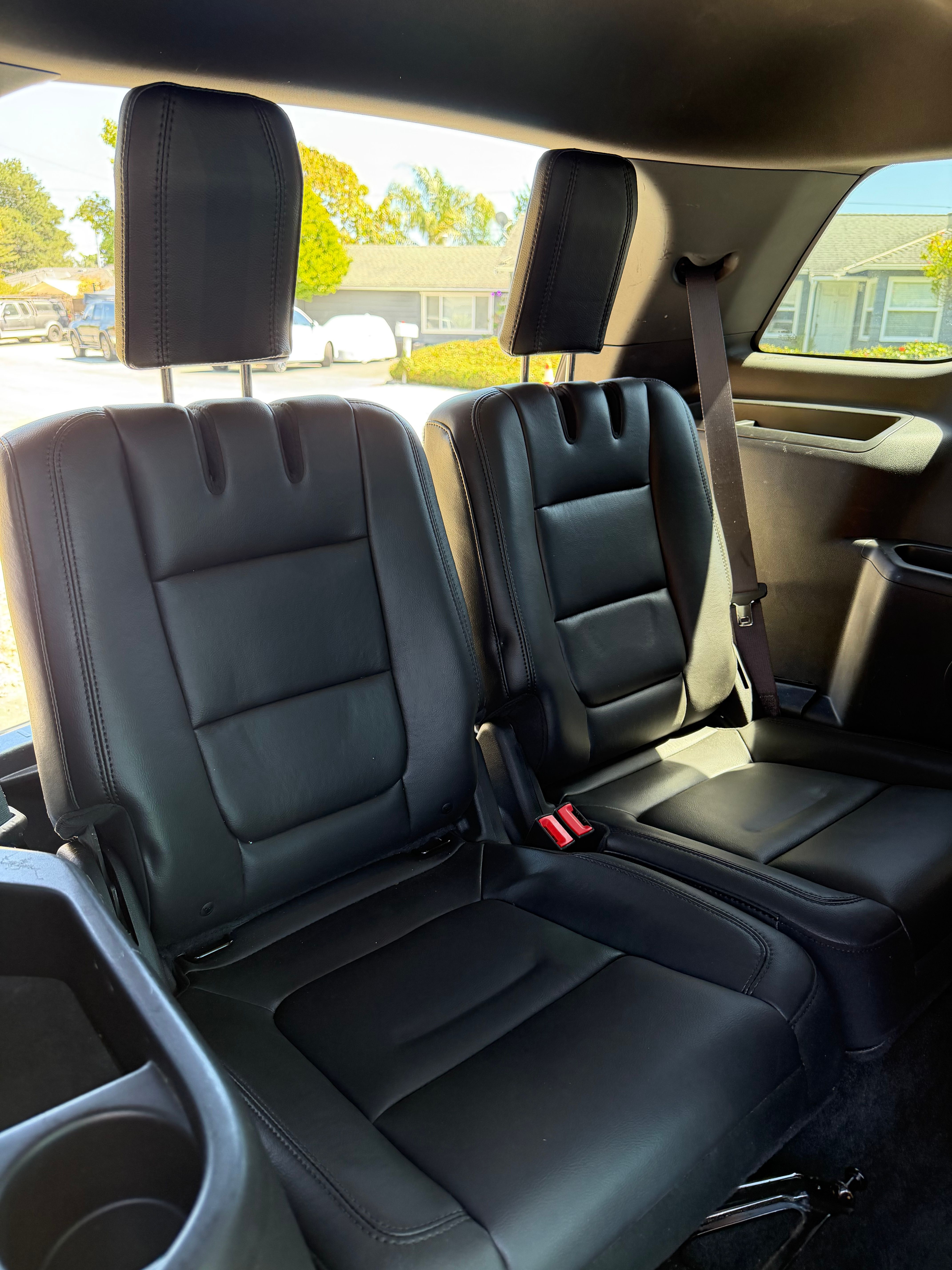 Used 2015 Ford Explorer XLT w/ Equipment Group 202A FWD image 11