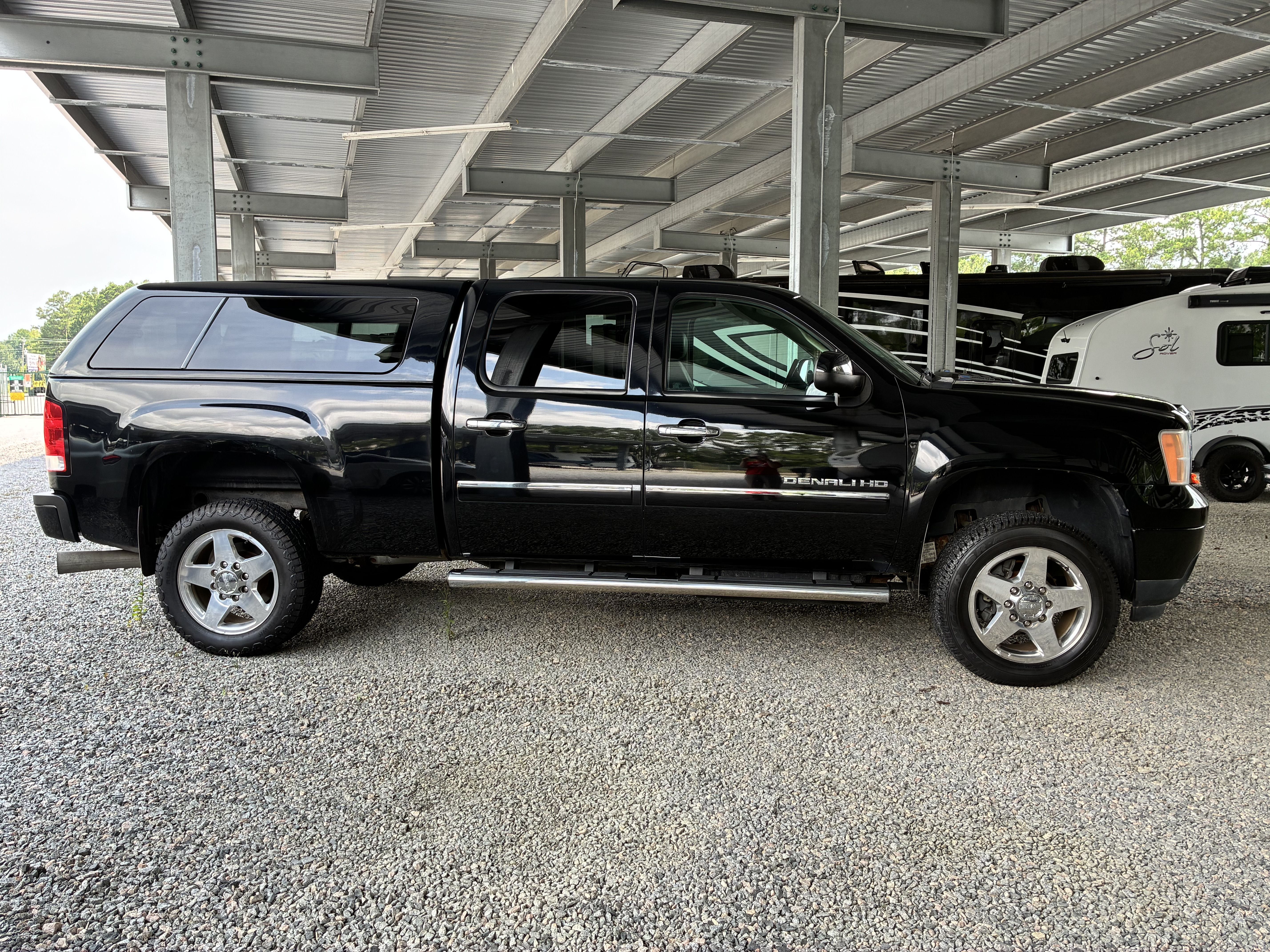 Used 2013 GMC Sierra 2500 Denali w/ Suspension Package, Off-Road AWD/4WD image 11