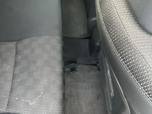 Used 2009 Pontiac Vibe w/ Sun And Sound Package image 10