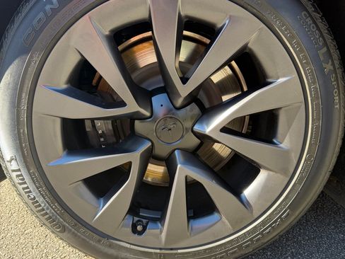 Used 2024 Tesla Model X image 17