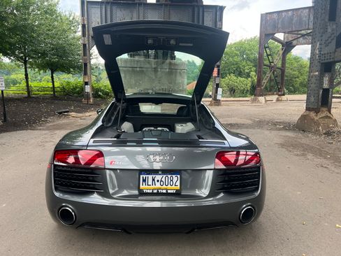 Used 2014 Audi R8 V8 w/ Enhanced Leather Package AWD/4WD image 16