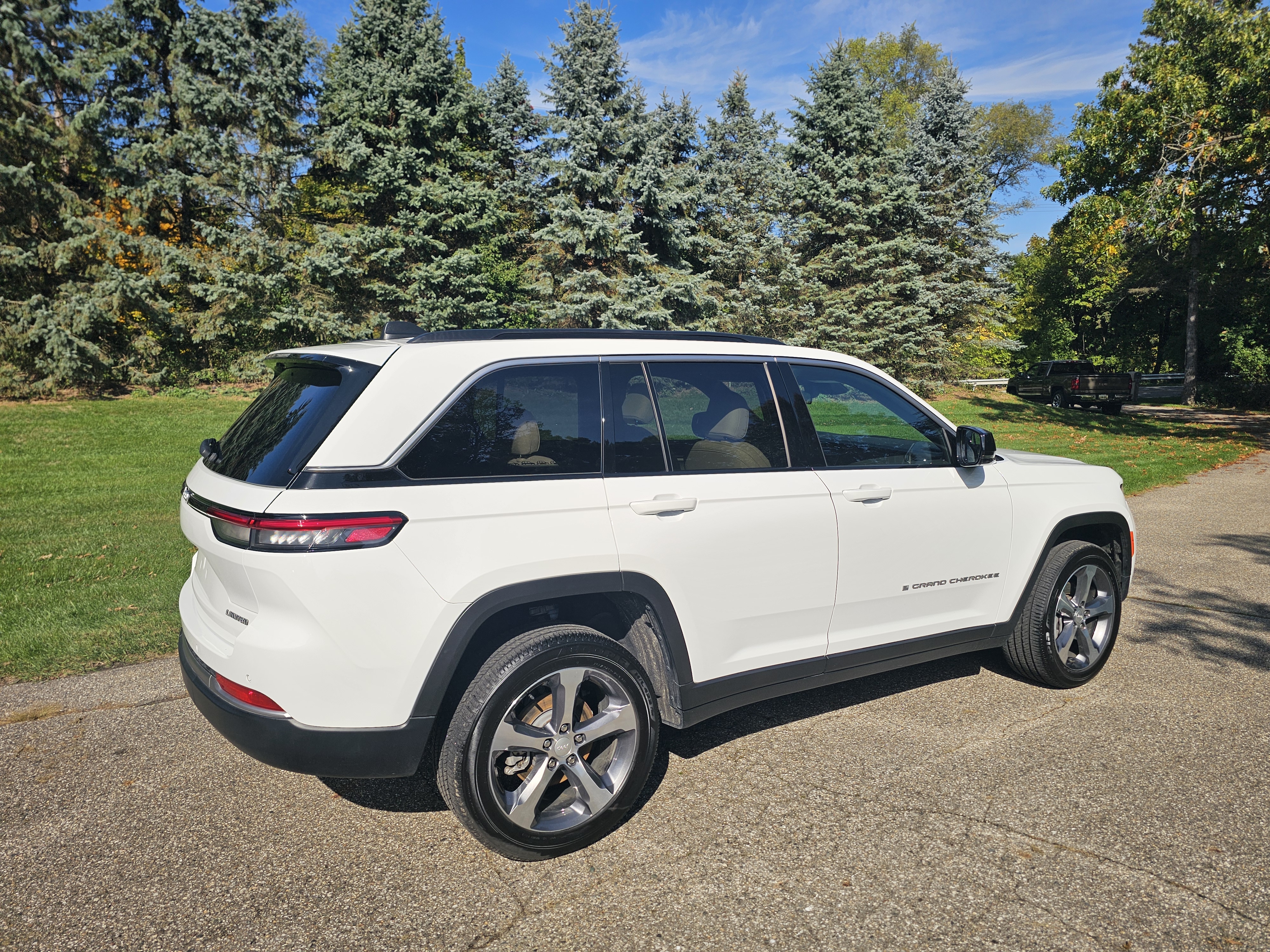 Used 2026 Jeep Grand Cherokee Limited AWD/4WD image 1