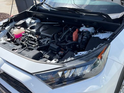 Used 2020 Toyota RAV4 LE w/ Carpet Mat Package image 13