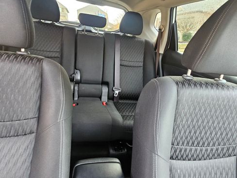 Used 2019 Nissan Rogue SV image 13