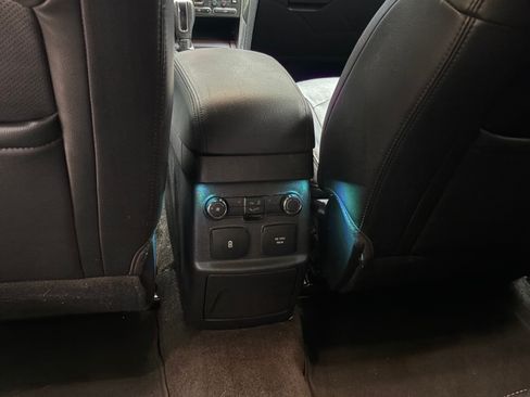 Used 2018 Ford Explorer Limited AWD/4WD image 12
