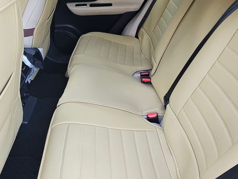 Used 2019 Jaguar F-PACE Premium image 14