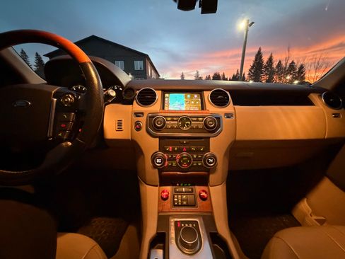 Used 2015 Land Rover LR4 HSE AWD/4WD image 16