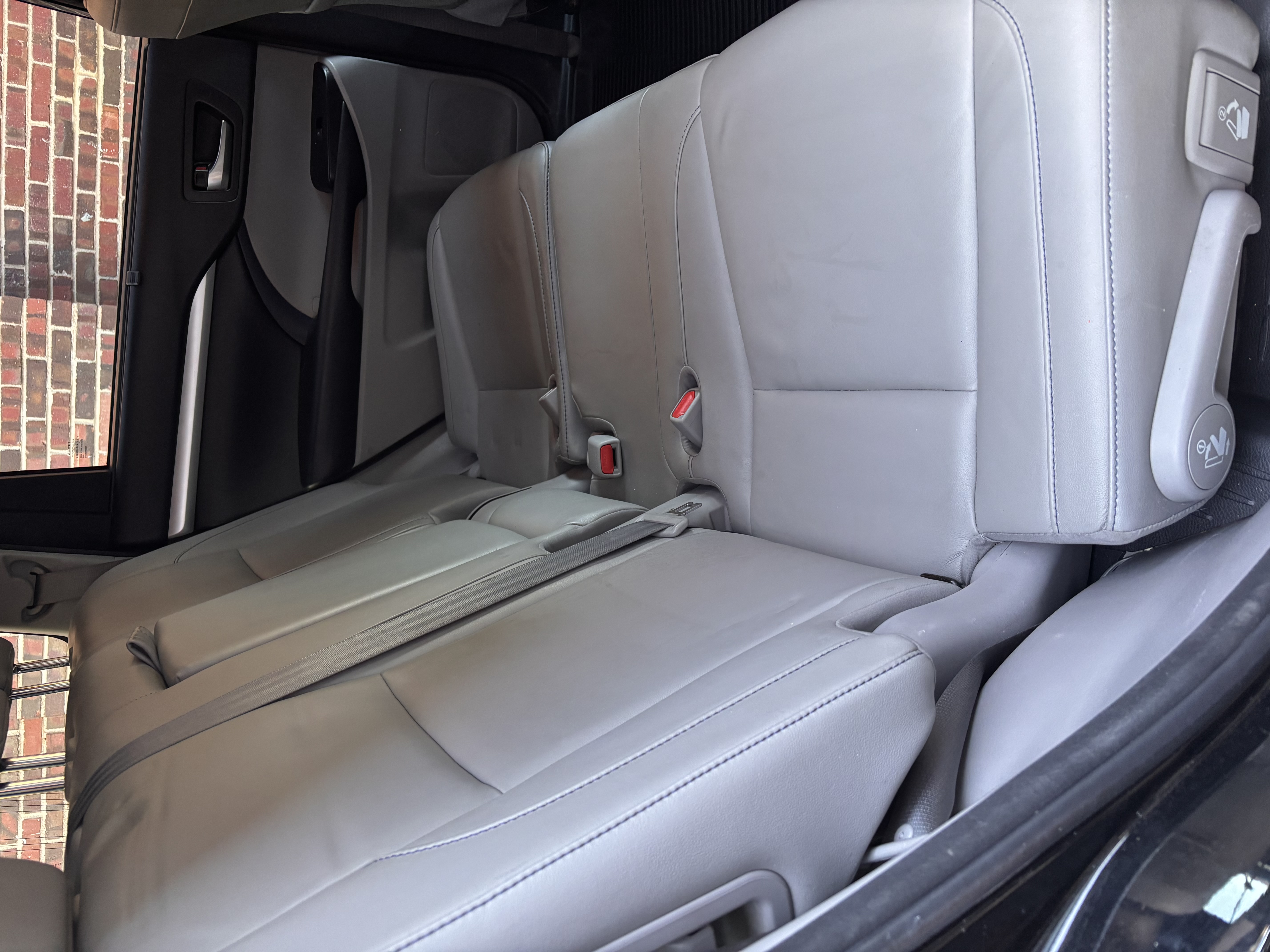 Used 2018 Toyota Highlander XLE AWD/4WD image 2