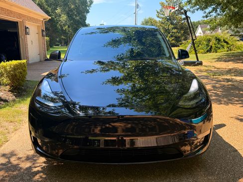 Used 2024 Tesla Model Y Performance AWD/4WD image 2