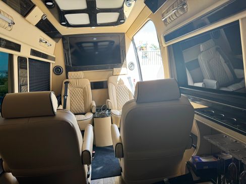 Used 2023 Mercedes-Benz Sprinter 3500 image 11