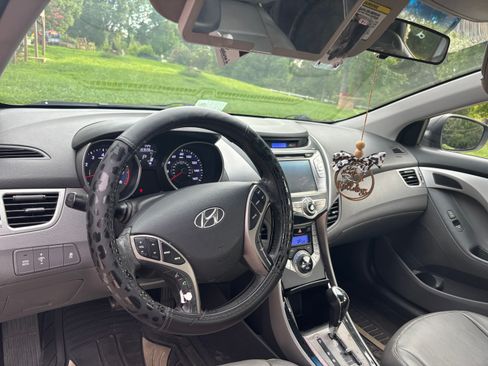 Used 2013 Hyundai Elantra Limited w/ Technology Pkg FWD image 6