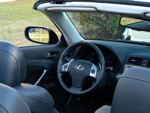 Used 2013 Lexus IS 250C w/ Luxury Pkg image 20