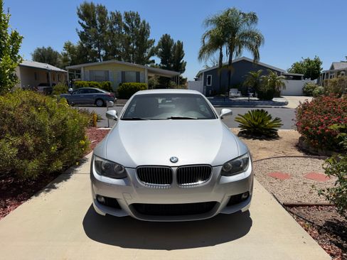 Used 2011 BMW 335i Convertible RWD image 4