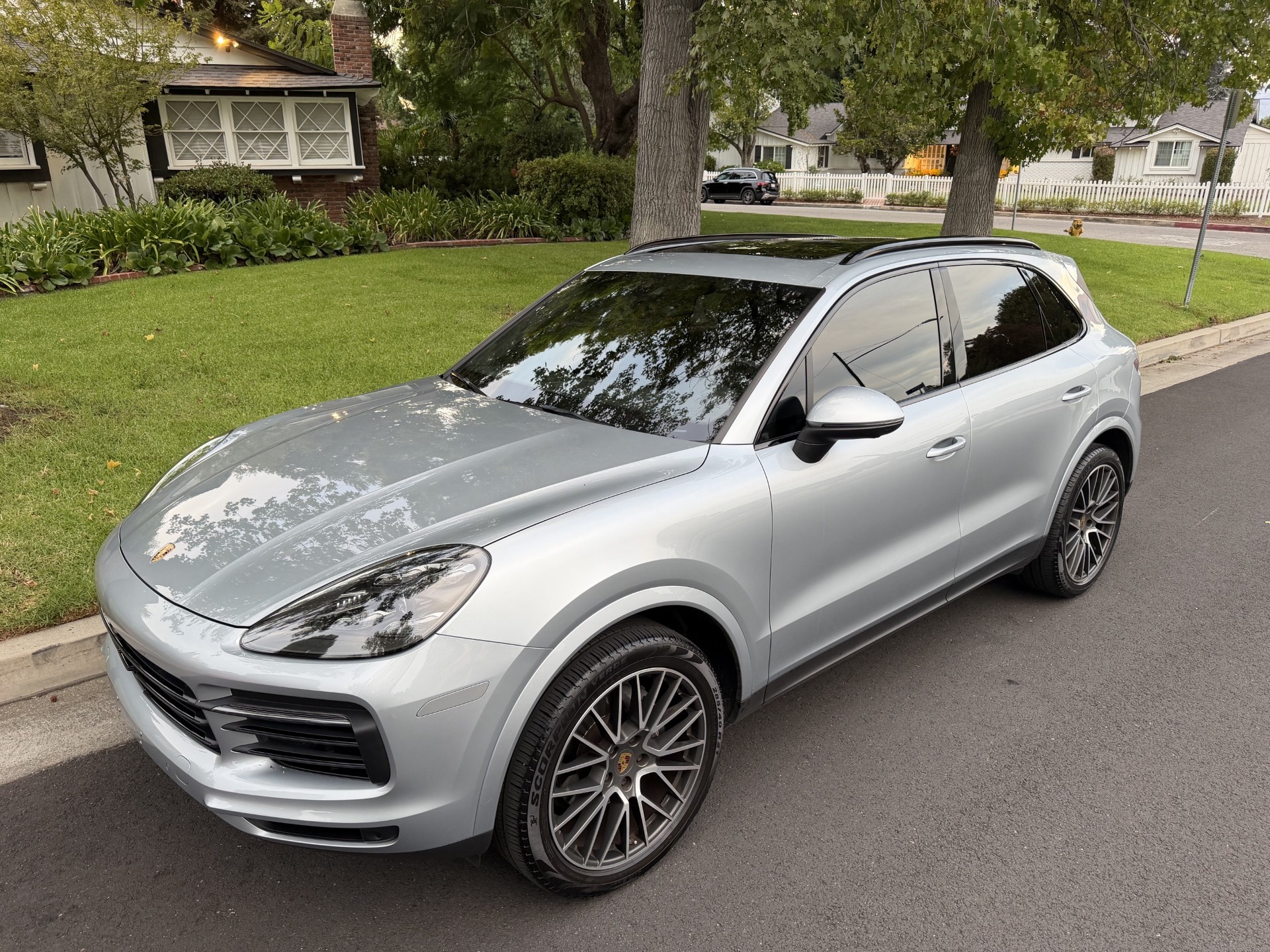 Used 2020 Porsche Cayenne AWD/4WD image 12